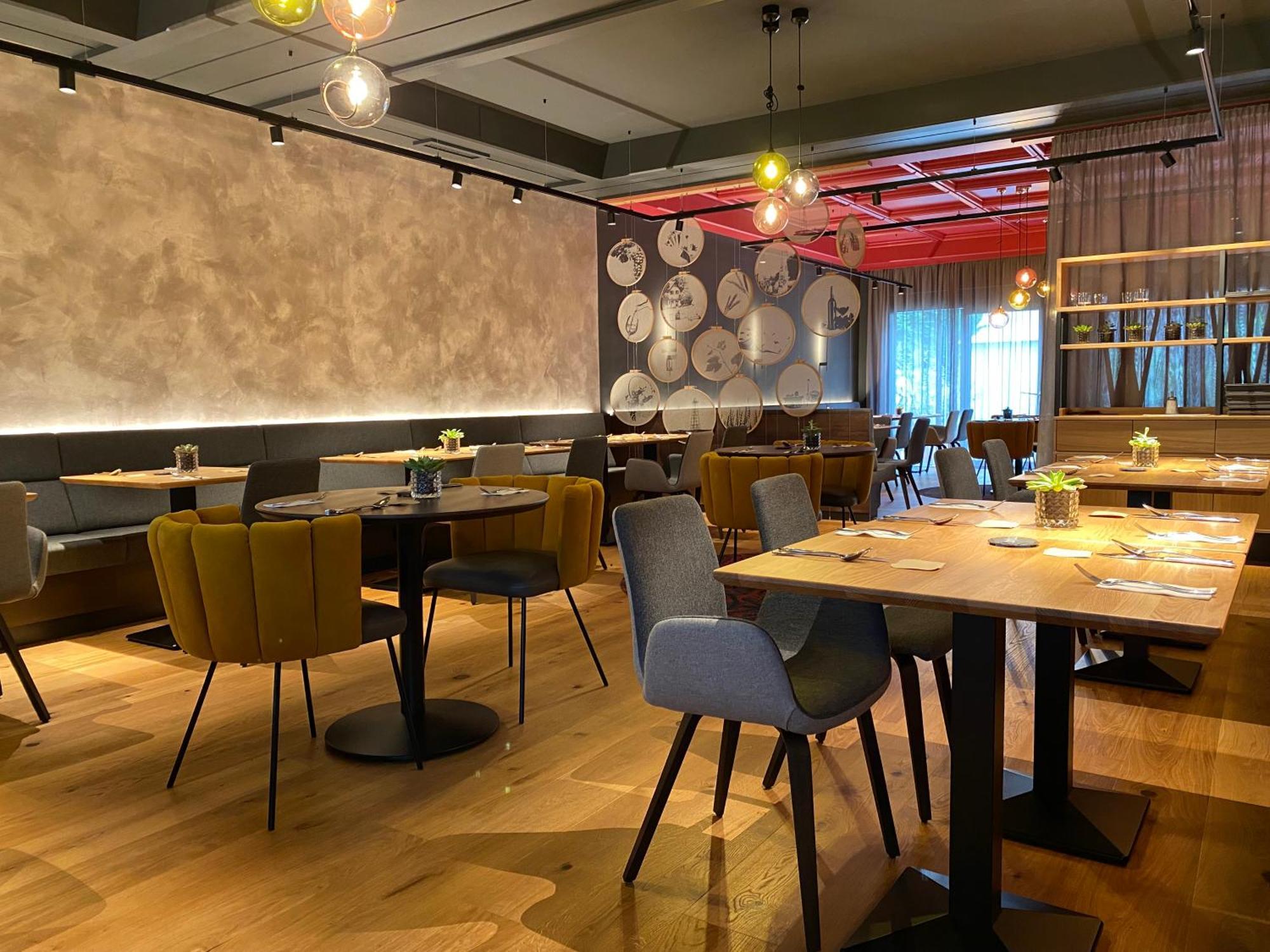 Hotel-Restaurant-Vinothek Felix Sommer Auersthal Экстерьер фото