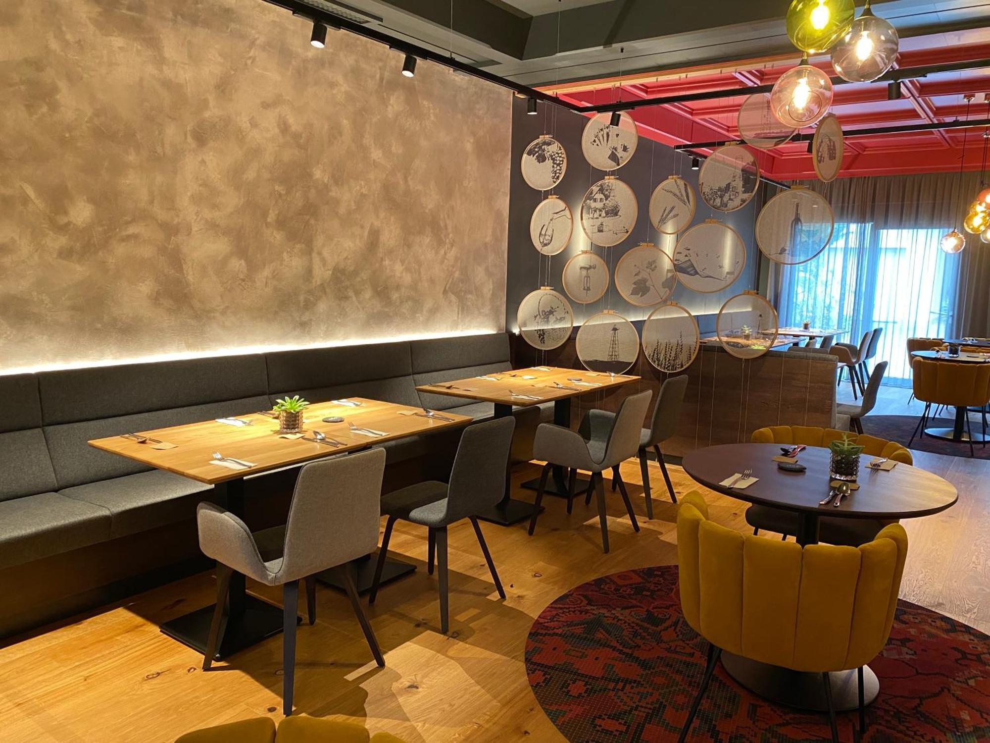 Hotel-Restaurant-Vinothek Felix Sommer Auersthal Экстерьер фото